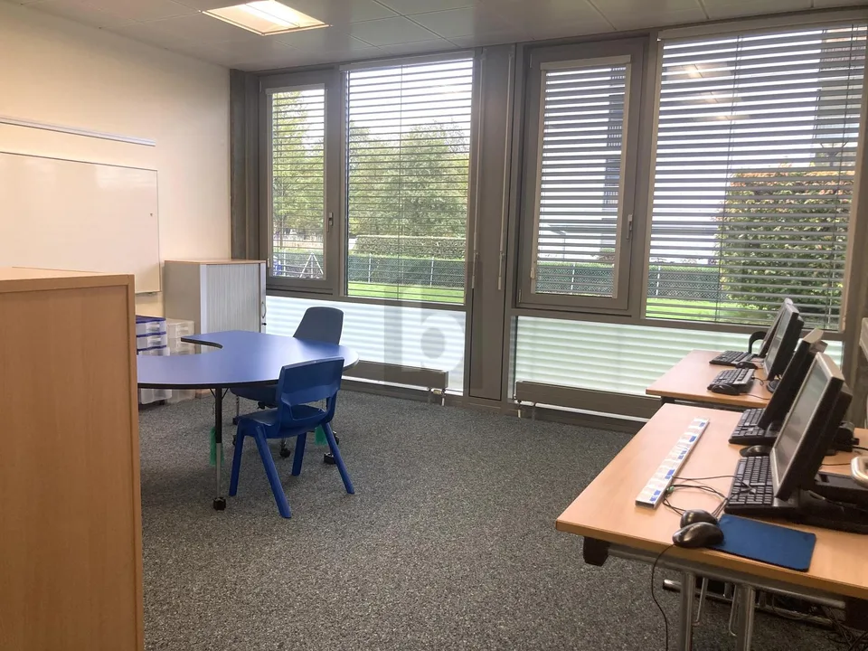 IDEALES BÜRO FÜR UNTERNEHMEN, SCHULEN ODER BÜROS