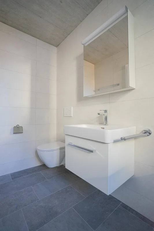 Camera condivisa arredata con bagno privato