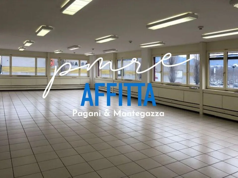 Spazio multifunzionale in posizione strategica