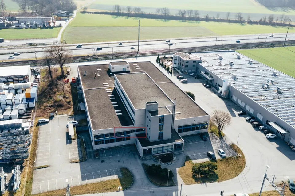 Zu vermieten: Flexible Gewerbefläche im 1. OG mit viel Tageslicht und Lift