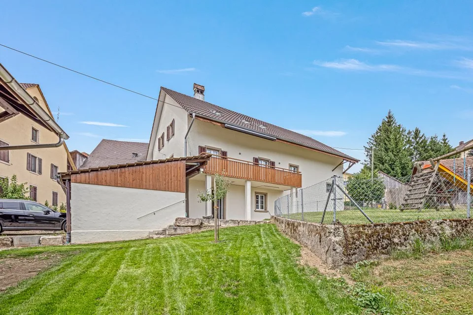 Liebhaberobjekt: Renoviertes Einfamilienhaus mit Garten und vielseitigen Nebenflächen