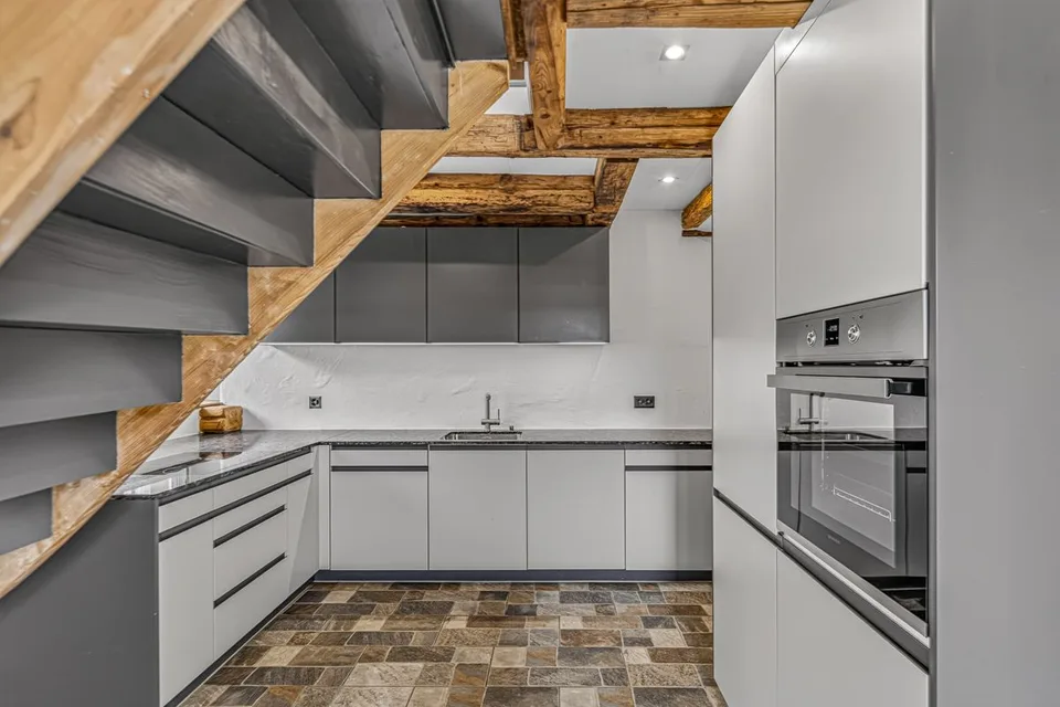 Oggetto per amatori: Casa unifamiliare ristrutturata con giardino e spazi accessori versatili