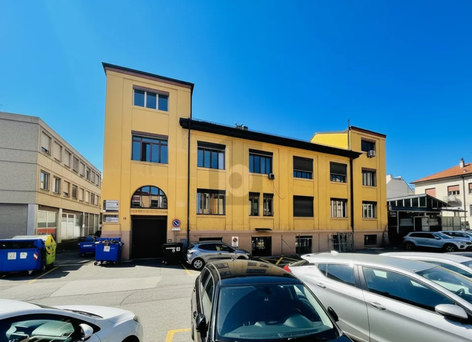 GENEREUX ESPACE RÉNOVÉ PLEIN DE CARACTÈRE