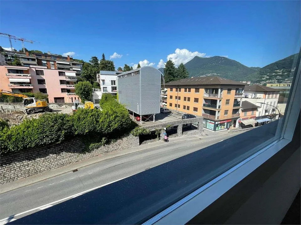 Affittasi spazio commerciale 200mq