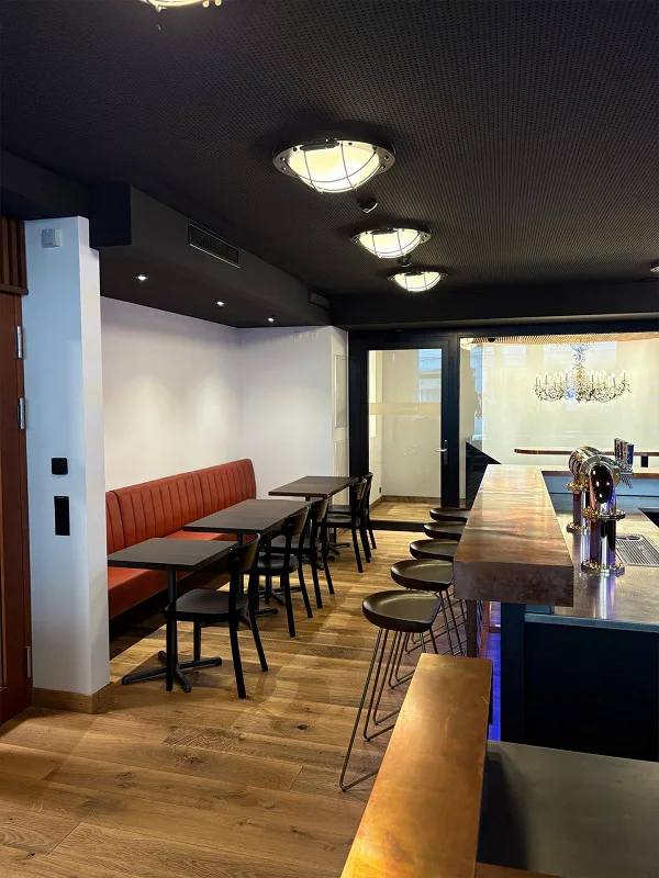 Neue wunderschön eingerichtete Bar mit Multifunktionsraum im Zentru...