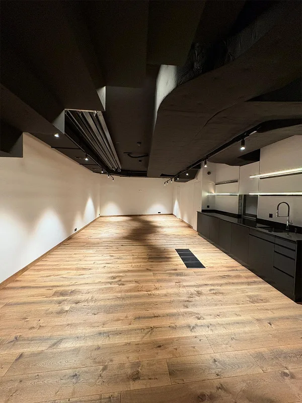 Neue wunderschön eingerichtete Bar mit Multifunktionsraum im Zentru... – Foto 10 von 13