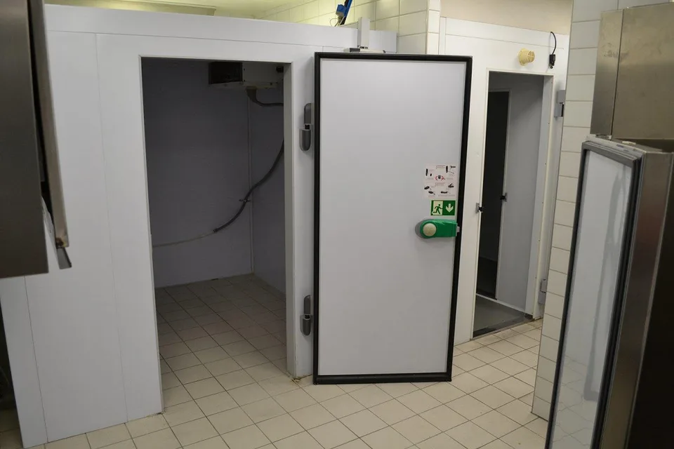 Moderne Geschäftsfläche im Zentrum von Altdorf zu vermieten – Foto 11 von 13