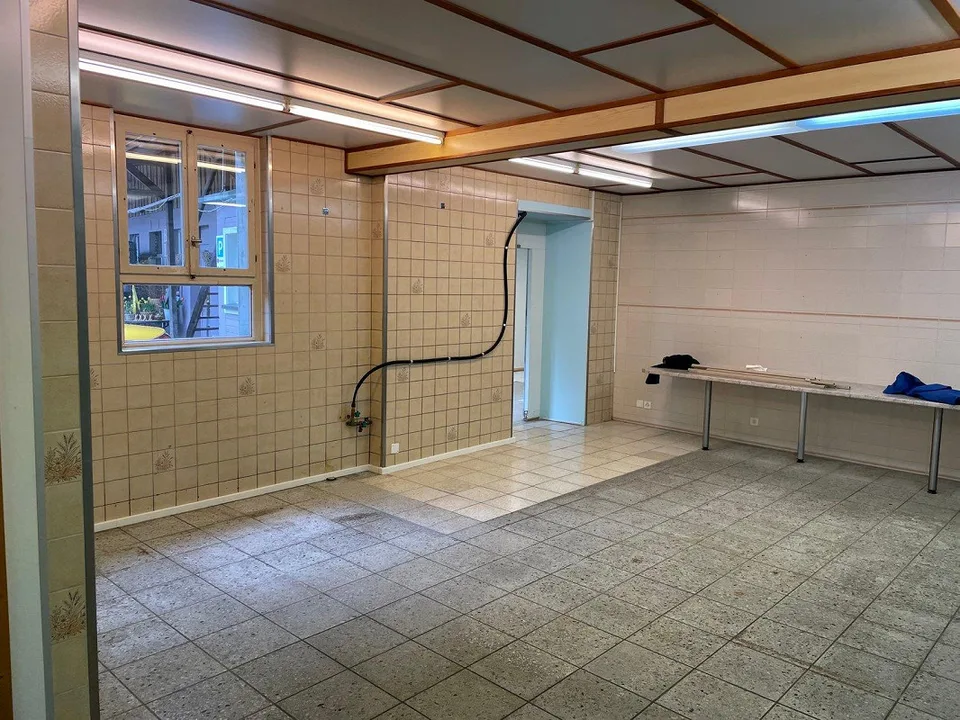 Spazio commerciale versatile nel centro di Altdorf