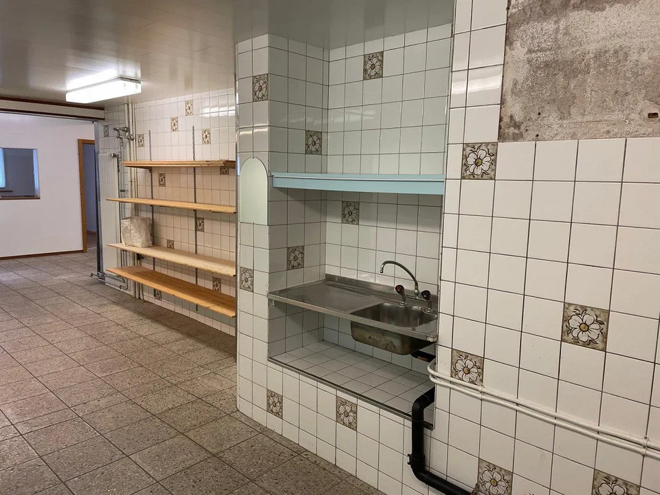 Spazio commerciale versatile nel centro di Altdorf