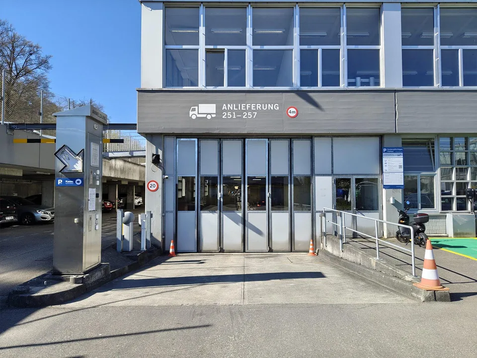 Automatisiertes Hochregallager mit Fördertechnik & Ausbaupotenzial