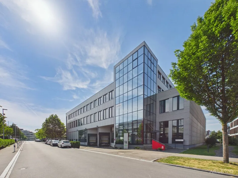 Vielseitig nutzbare Gewerbefläche mit Aufenthaltsraum und Terrasse