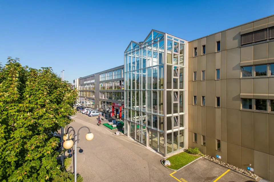 Commercial property in Niederhasli