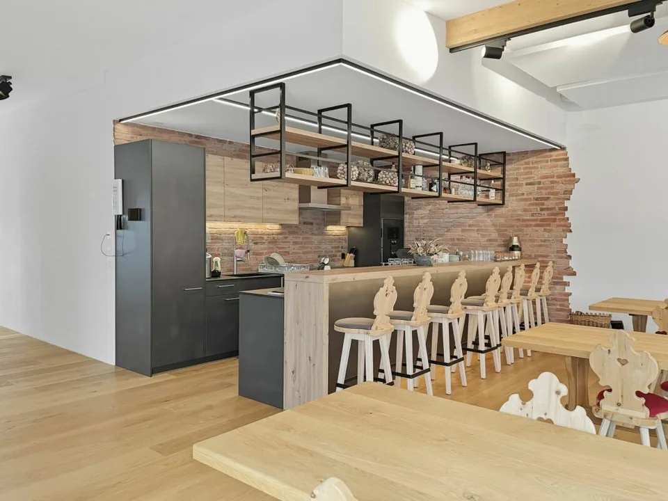 Spazio commerciale versatile - La tua nuova sede ad Aadorf