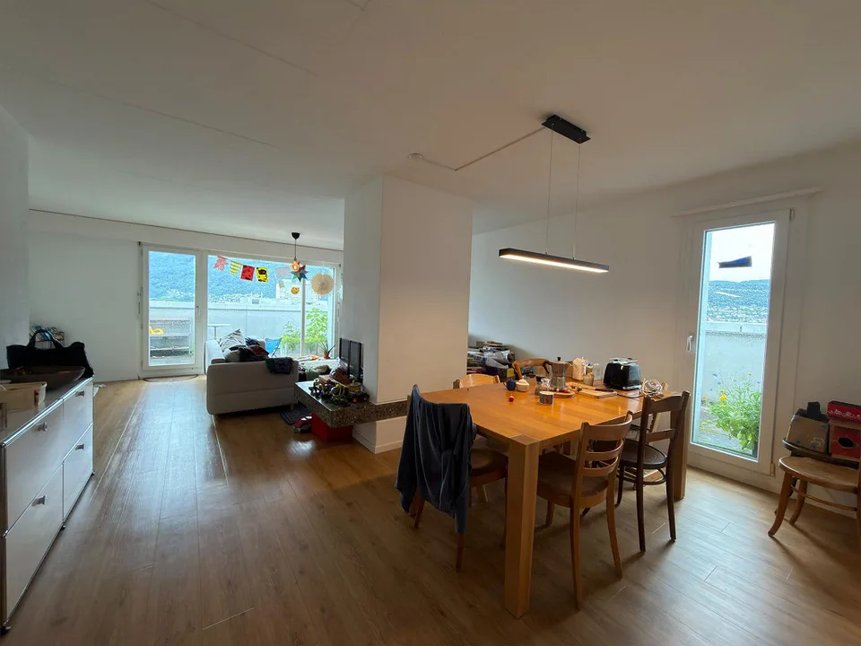 Ampio appartamento attico di 4,5 locali con ampia terrazza panoramica