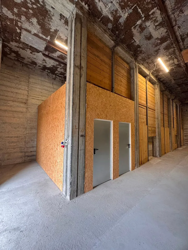 Chénens (FR) - Grande halle de stockage de 380 m2 à louer (19 mètres de haut) – photo 8 sur 12