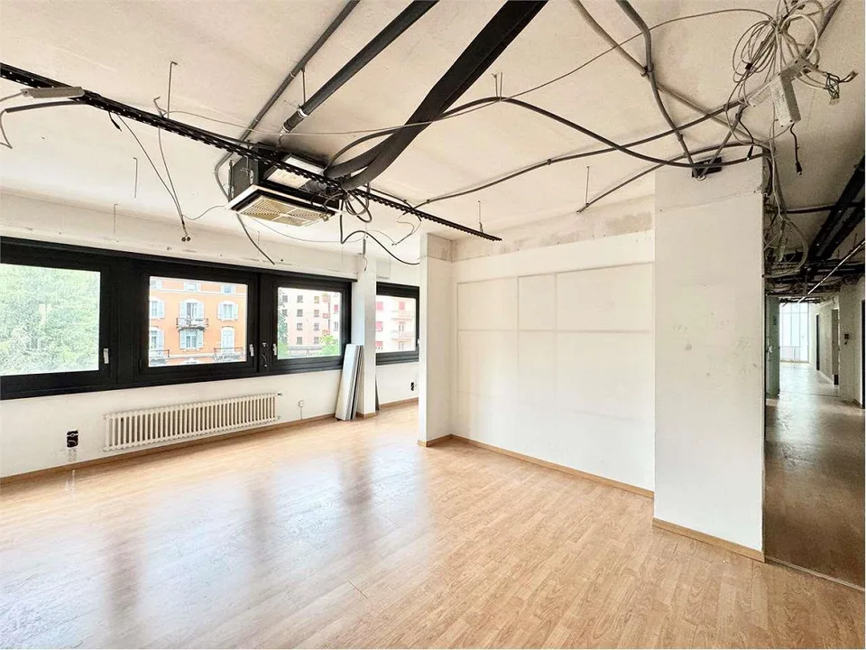 Helles und geräumiges Büro in Lugano in einer Zone mit hohem Fußgängeraufkommen
