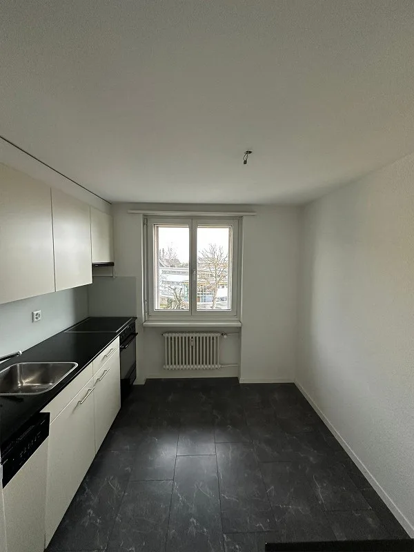 Appartamento 4 locali ben tenuto nel verde con vista lago