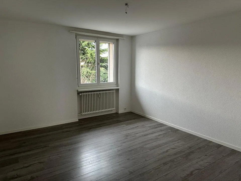 Appartamento 4 locali ben tenuto nel verde con vista lago