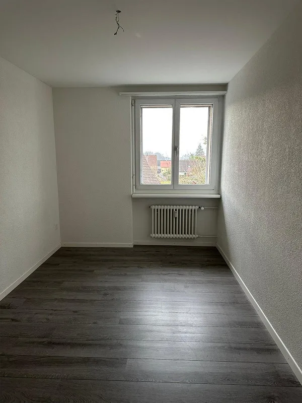 Appartamento 4 locali ben tenuto nel verde con vista lago