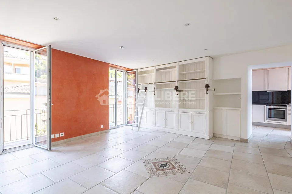 DUPLEX DI 3.5 LOCALI CON TERRAZZA E VISTA SUL LAGO NEL CUORE DI ASCONA