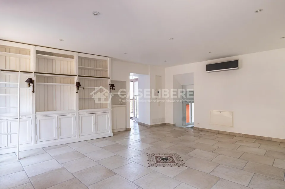 DUPLEX DI 3.5 LOCALI CON TERRAZZA E VISTA SUL LAGO NEL CUORE DI ASCONA