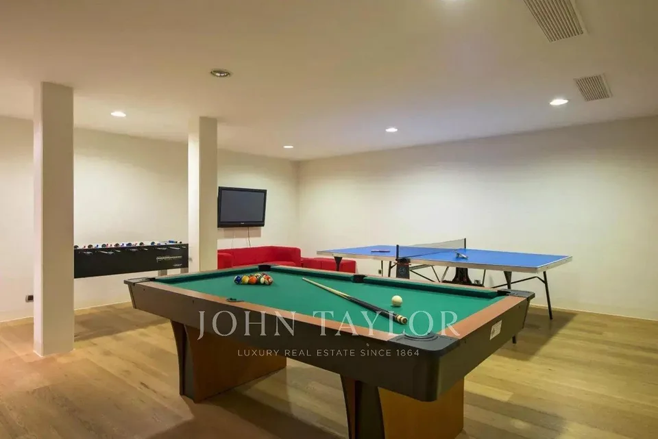 Modern Four-Bedroom Penthouse for Rent – Verbier