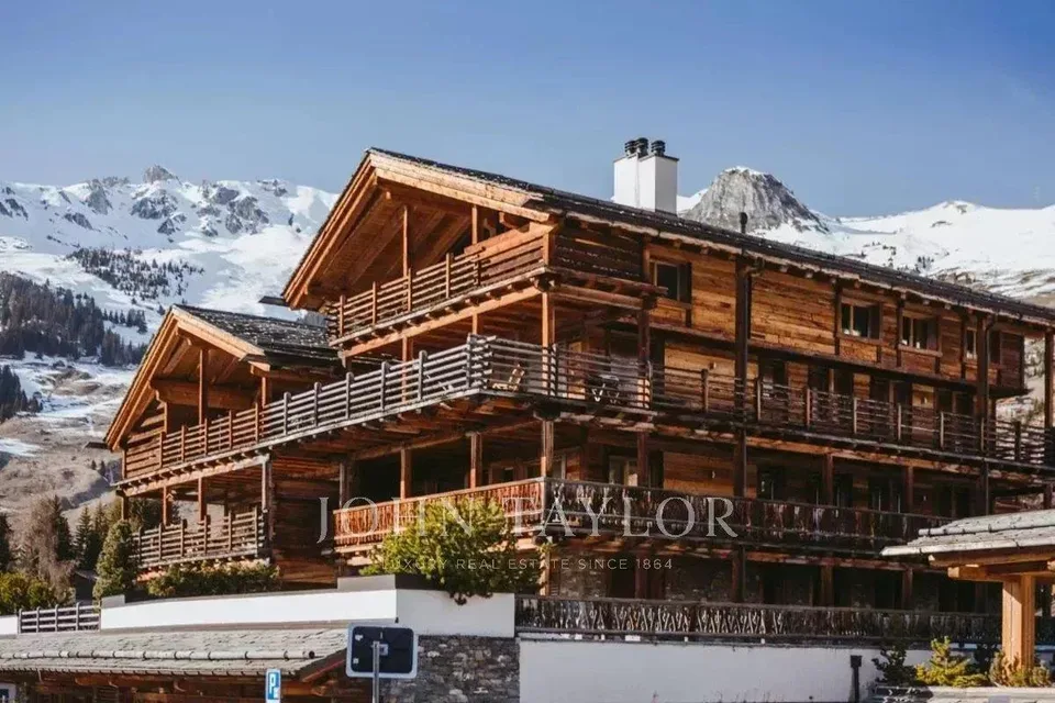 Modern Four-Bedroom Penthouse for Rent – Verbier