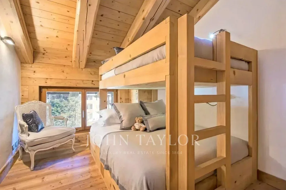 Modern Four-Bedroom Penthouse for Rent – Verbier