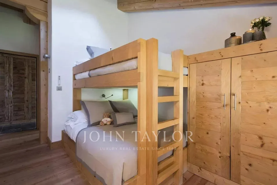 Modern Four-Bedroom Penthouse for Rent – Verbier