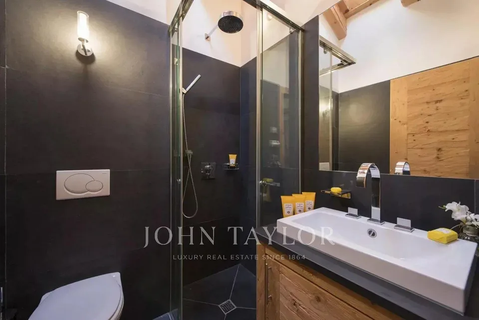 Modern Four-Bedroom Penthouse for Rent – Verbier