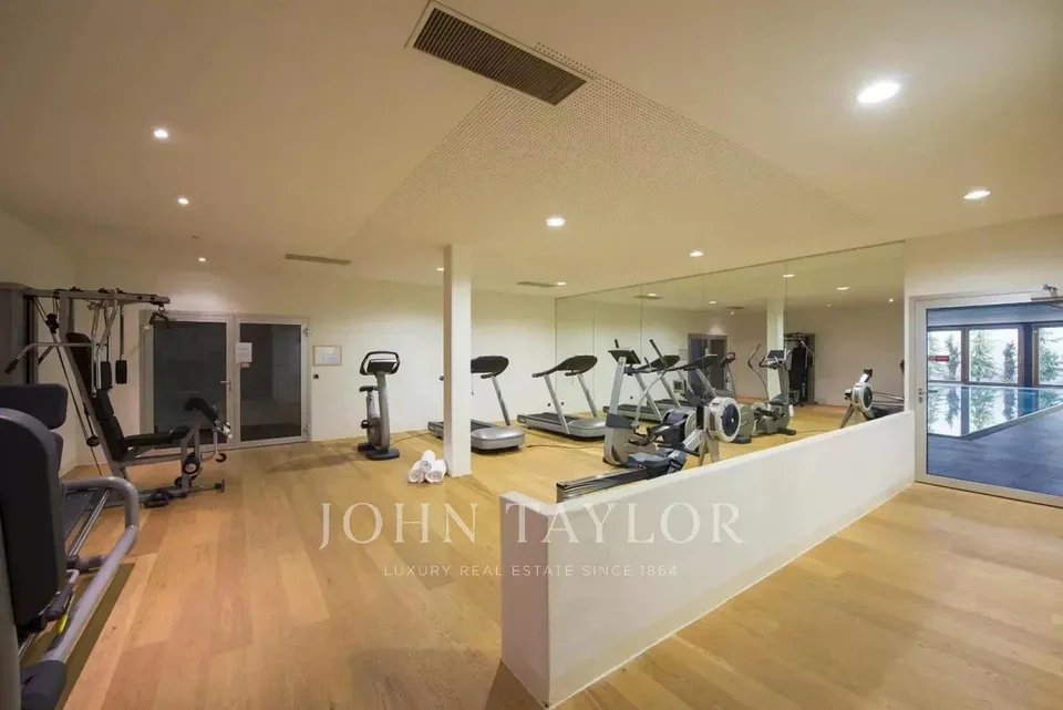 Modern Four-Bedroom Penthouse for Rent – Verbier