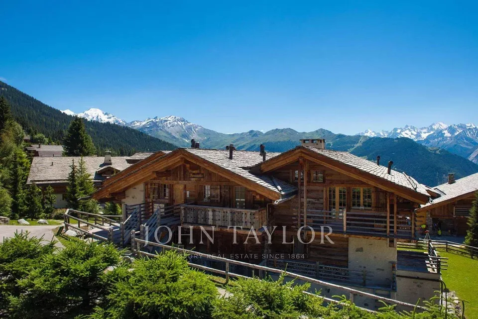 Luxury apartment with garden for rent – Verbier