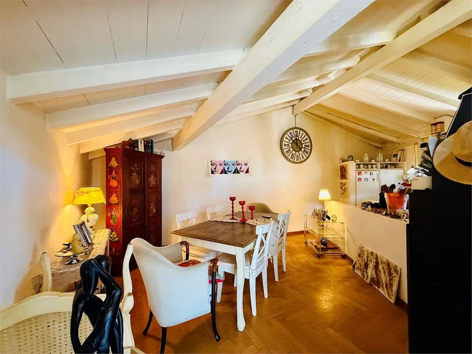 ZU VERMIETEN TRIPLEX-WOHNUNG 3.5 ZIMMER IN GENTILINO - 90 MQ IM KERN