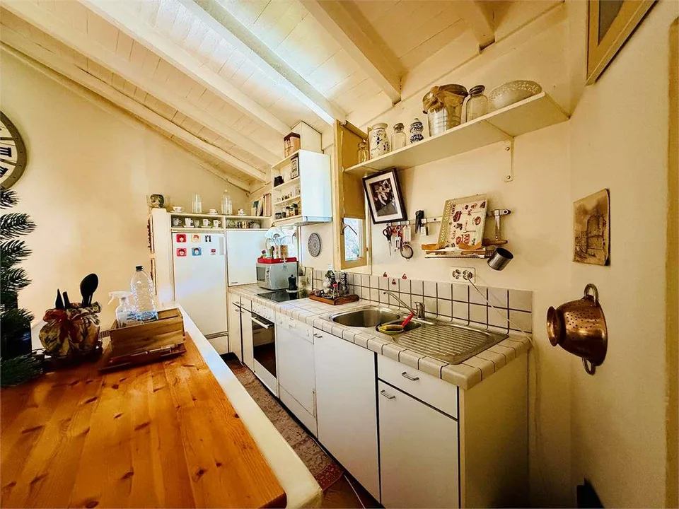 ZU VERMIETEN TRIPLEX-WOHNUNG 3.5 ZIMMER IN GENTILINO - 90 MQ IM KERN