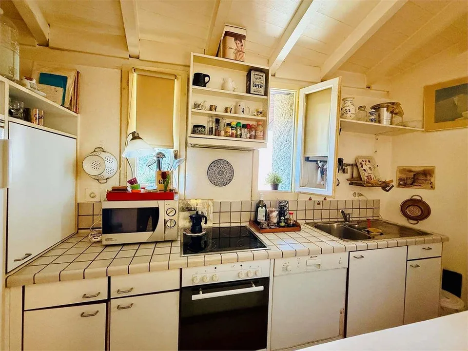 ZU VERMIETEN TRIPLEX-WOHNUNG 3.5 ZIMMER IN GENTILINO - 90 MQ IM KERN