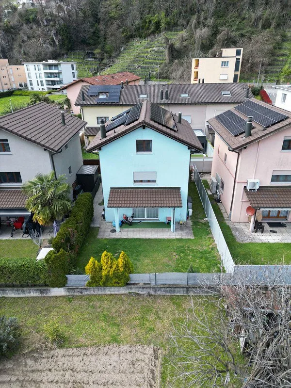Einfamilienhaus mit 7.5 Zimmern, privatem Garten und 2 Parkplätzen