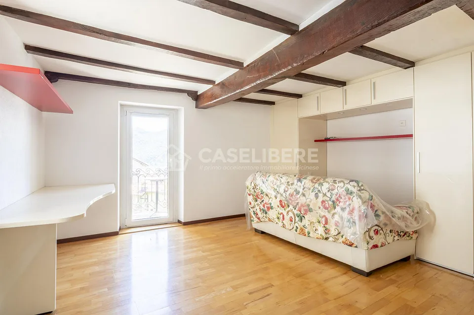 CASA DI NUCLEO CON GIARDINO A BRÈ – foto 13 di 18