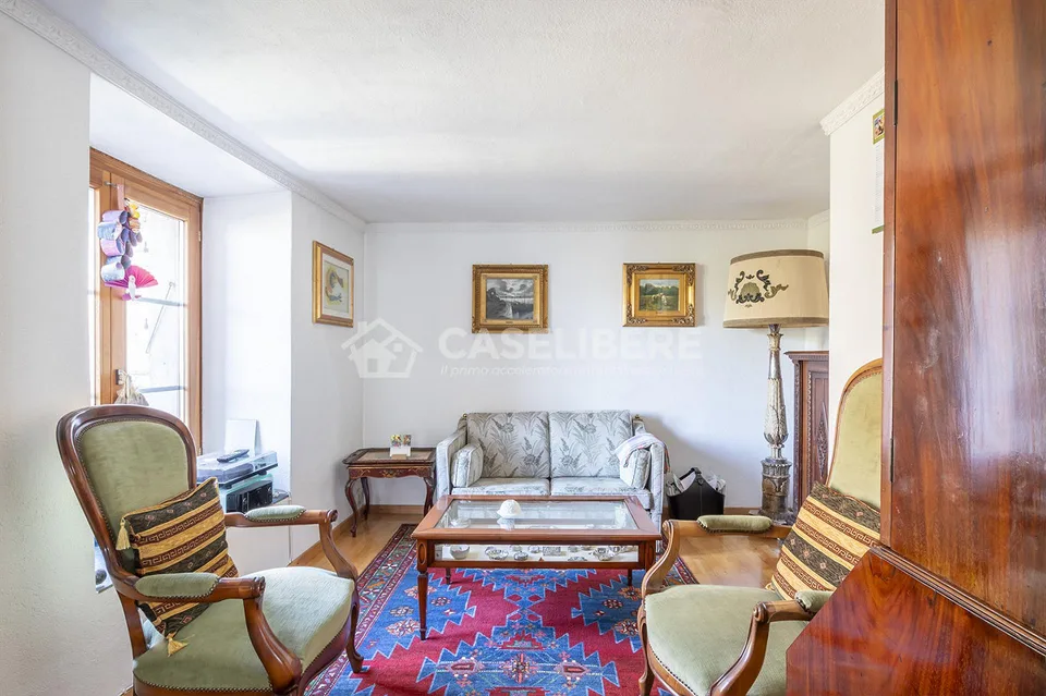 CASA DI NUCLEO CON GIARDINO A BRÈ – foto 6 di 18