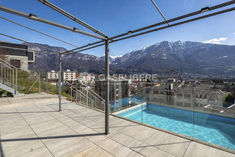 VILLA AVEC PISCINE DE 5,5 PIÈCES À SEMENTINA