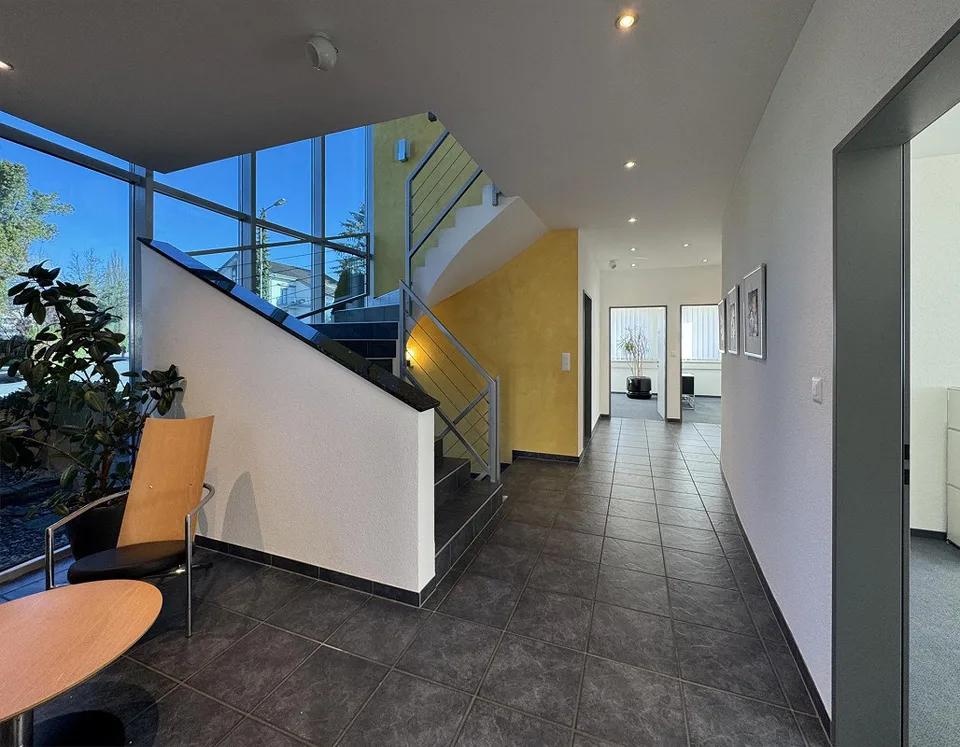 «Plug & Play»-Bürogebäude mit Stil und Präsenz