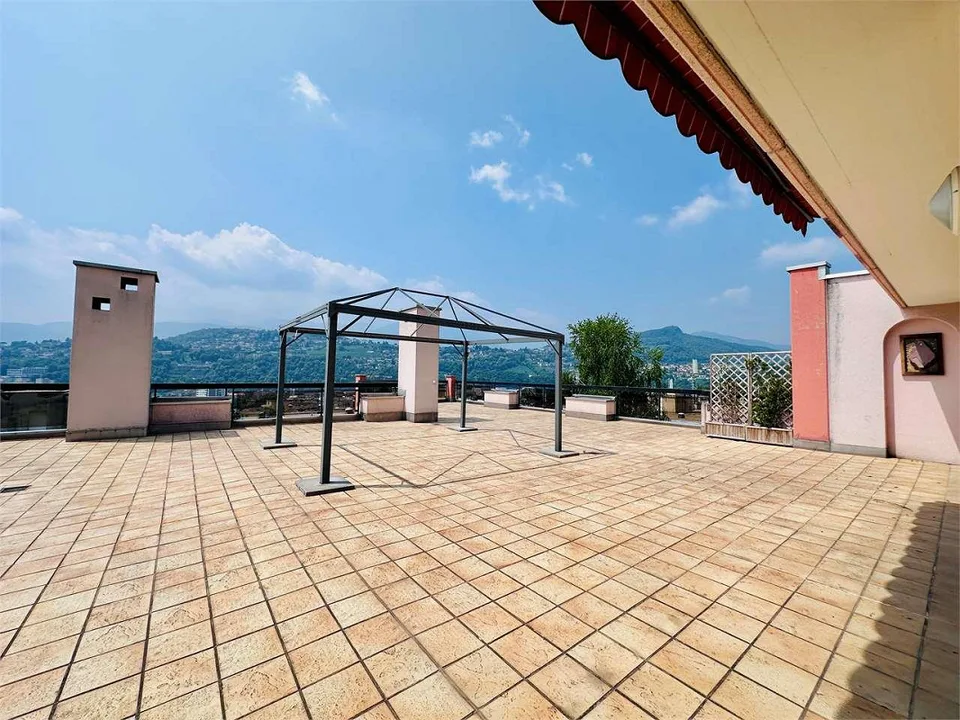 Penthouse mit 3,5 Zimmern von 145 m² mit großen Terrassen und offener Aussicht
