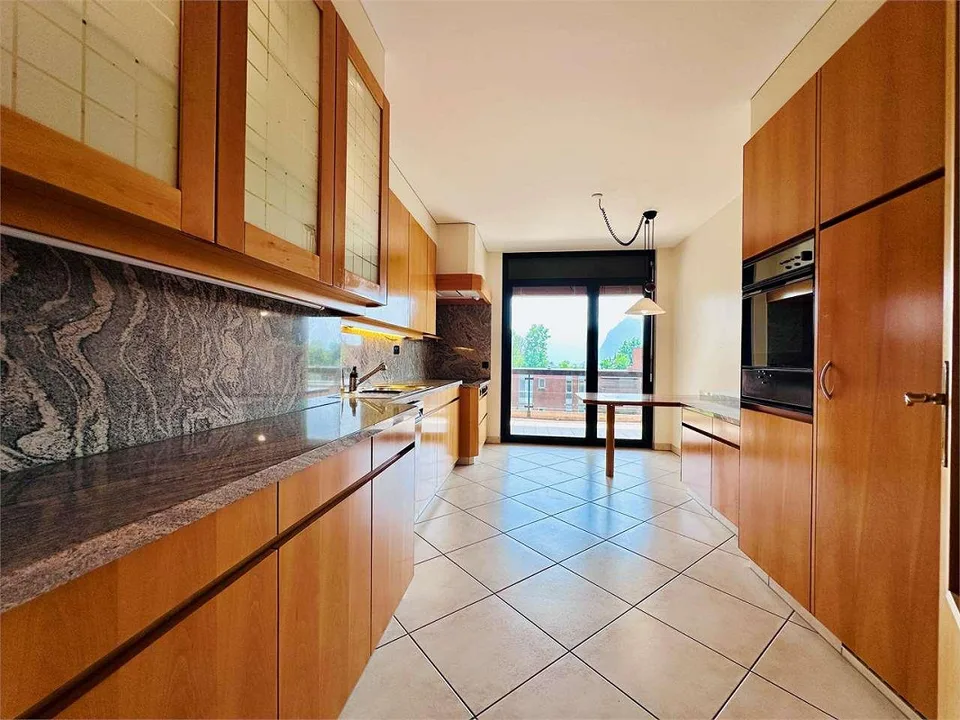 Penthouse mit 3,5 Zimmern von 145 m² mit großen Terrassen und offener Aussicht