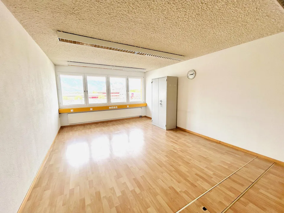 68 m² Bureau/Espace Commercial (Première Occupation)