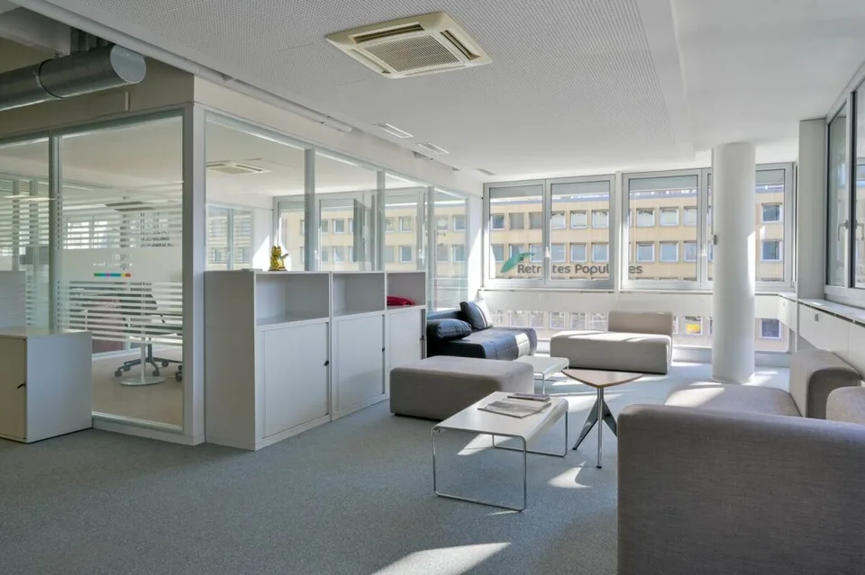 Divisible office spaces from 450 to 1400 m2 for rent in Pont Bessières / Caroline / Rue Centrale