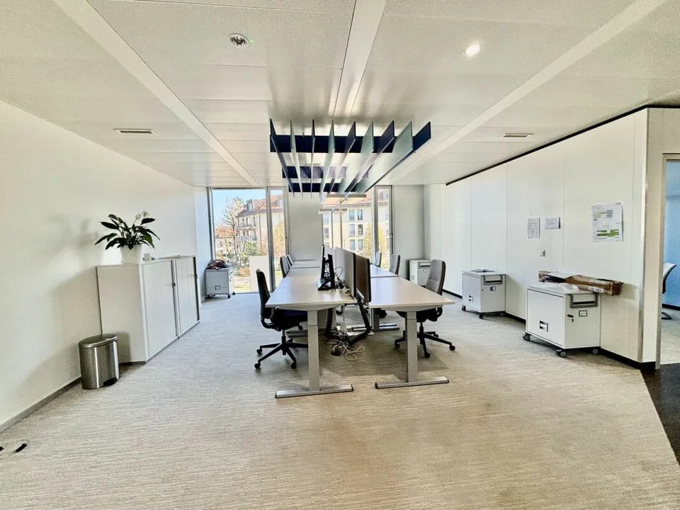 Ampio spazio per uffici di 850 m2 divisibili 450 m2 Stazione CFF Morges!