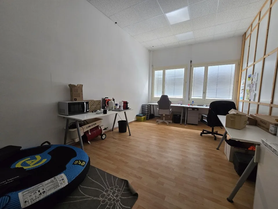 Werkstatt / Gewerbefläche 148 m² zu vermieten – sehr gut gelegen in Gland