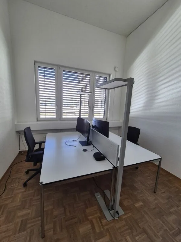 Repräsentative Bürofläche mit zwei Kleinbüros und moderner Küche