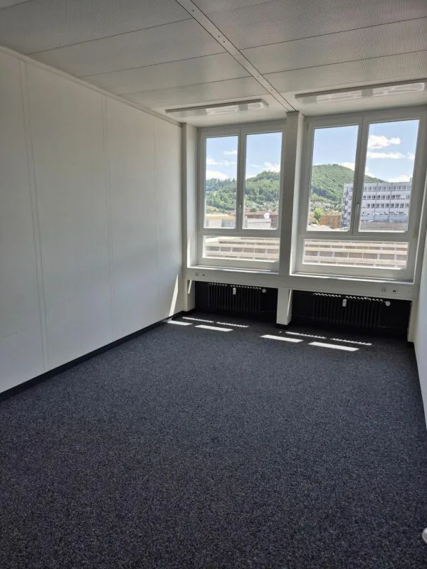 Helles und geräumiges Büro (74.5 m²) im Buss Industriepark Pratteln