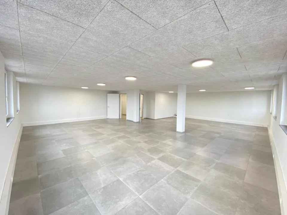 Attraktive Bürofläche mit Archiv - modern und lichtdurchflutet