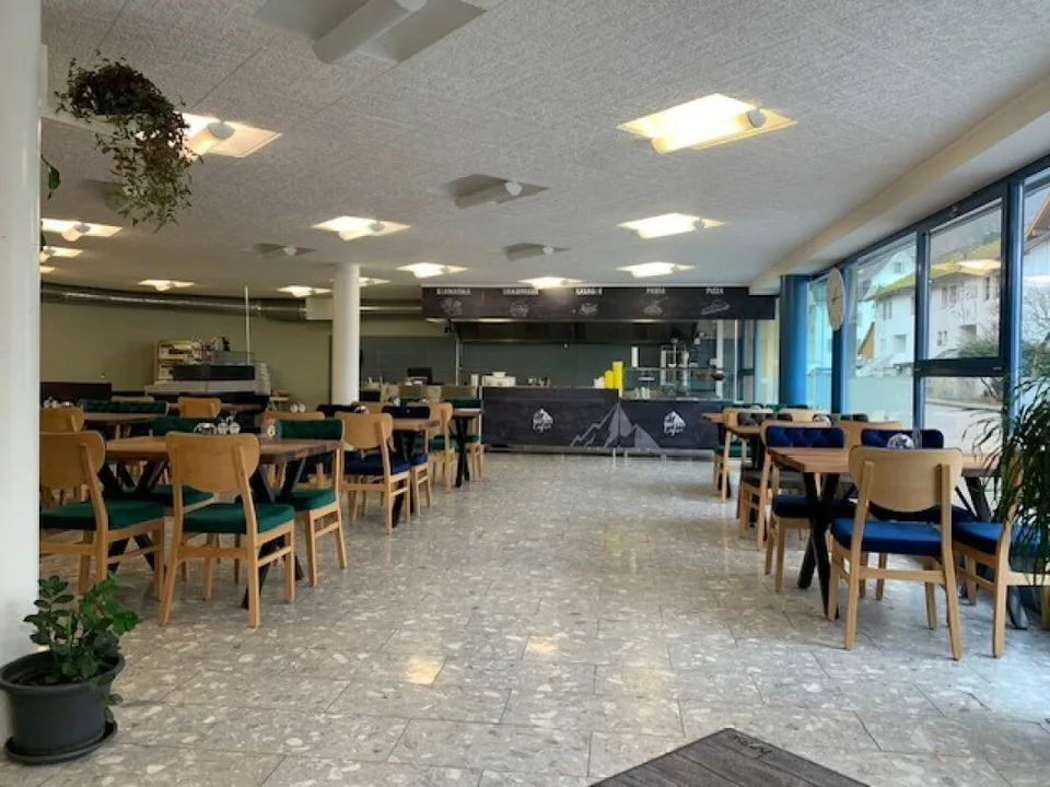 Spazio ufficio-pratica attraente/accessibilità al piano terra in affitto